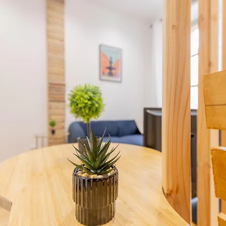 Pharaon - Carmes Metro & Tram A Pied *