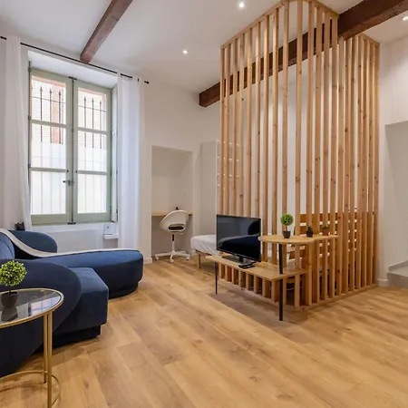 Pharaon - Carmes Metro & Tram A Pied *