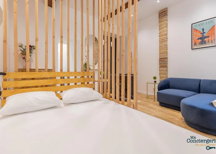 Pharaon - Carmes Metro & Tram A Pied