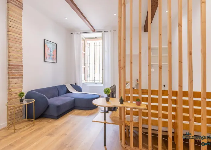 Pharaon - Carmes Metro & Tram A Pied